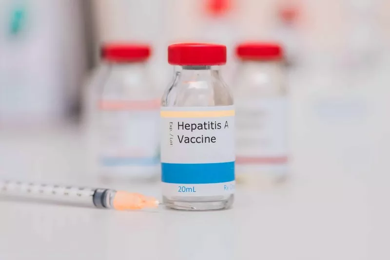 Come scegliere tra vaccini vivi attenuati e inattivati ​​contro l'epatite A?